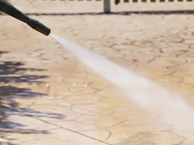 Lavando el hormigón impreso con agua a presión Lavando el hormigón impreso con agua a presión